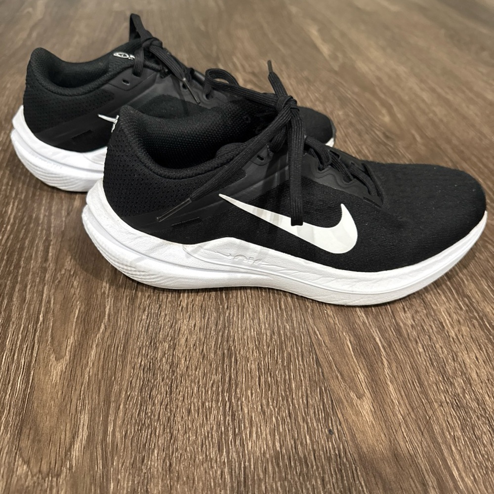 Nike Air Winflo 10 Black/White Women's Running Shoes-Asst Size 6